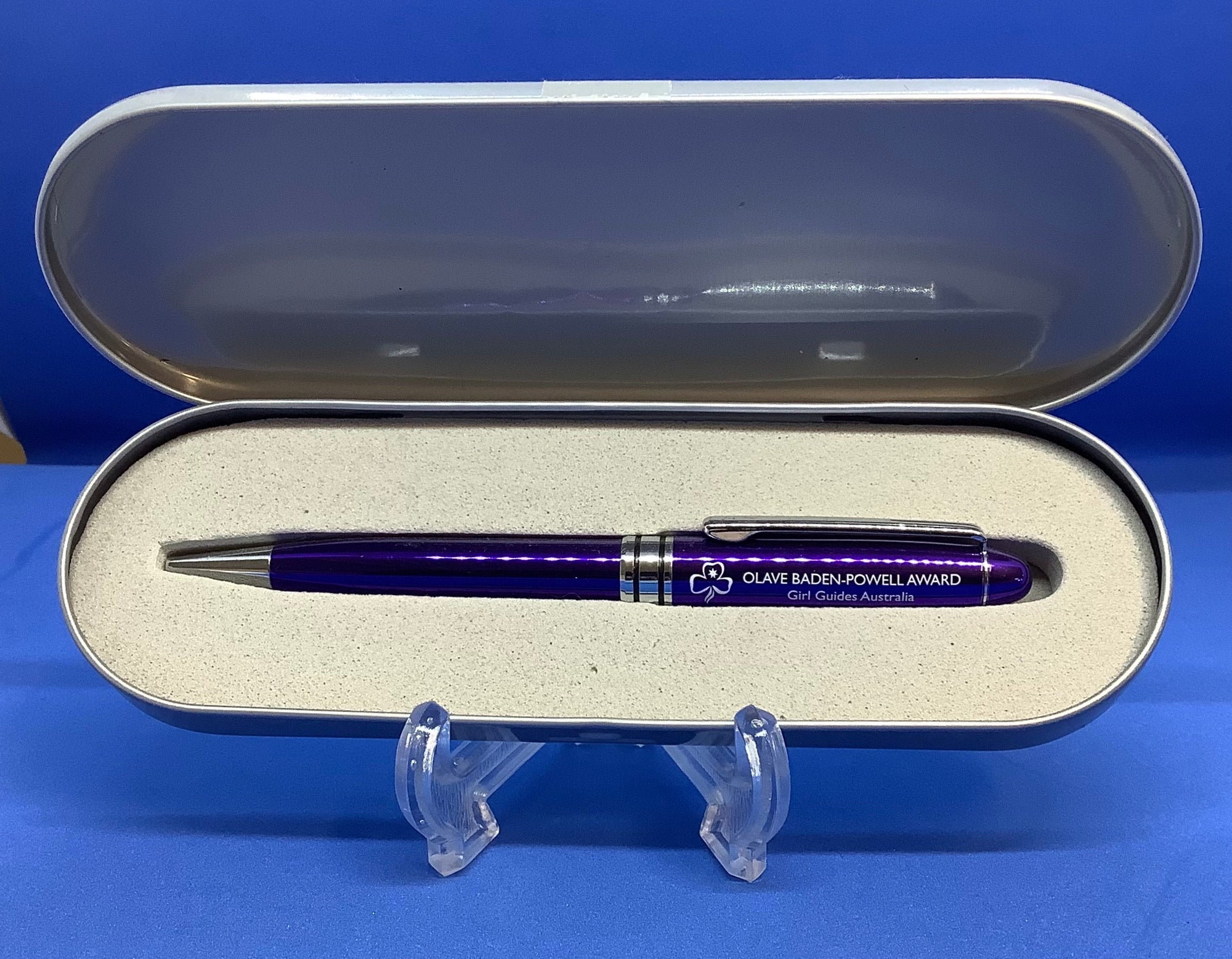 a purple cased pen with the trefoil and OBP award and guides Australia on the outside