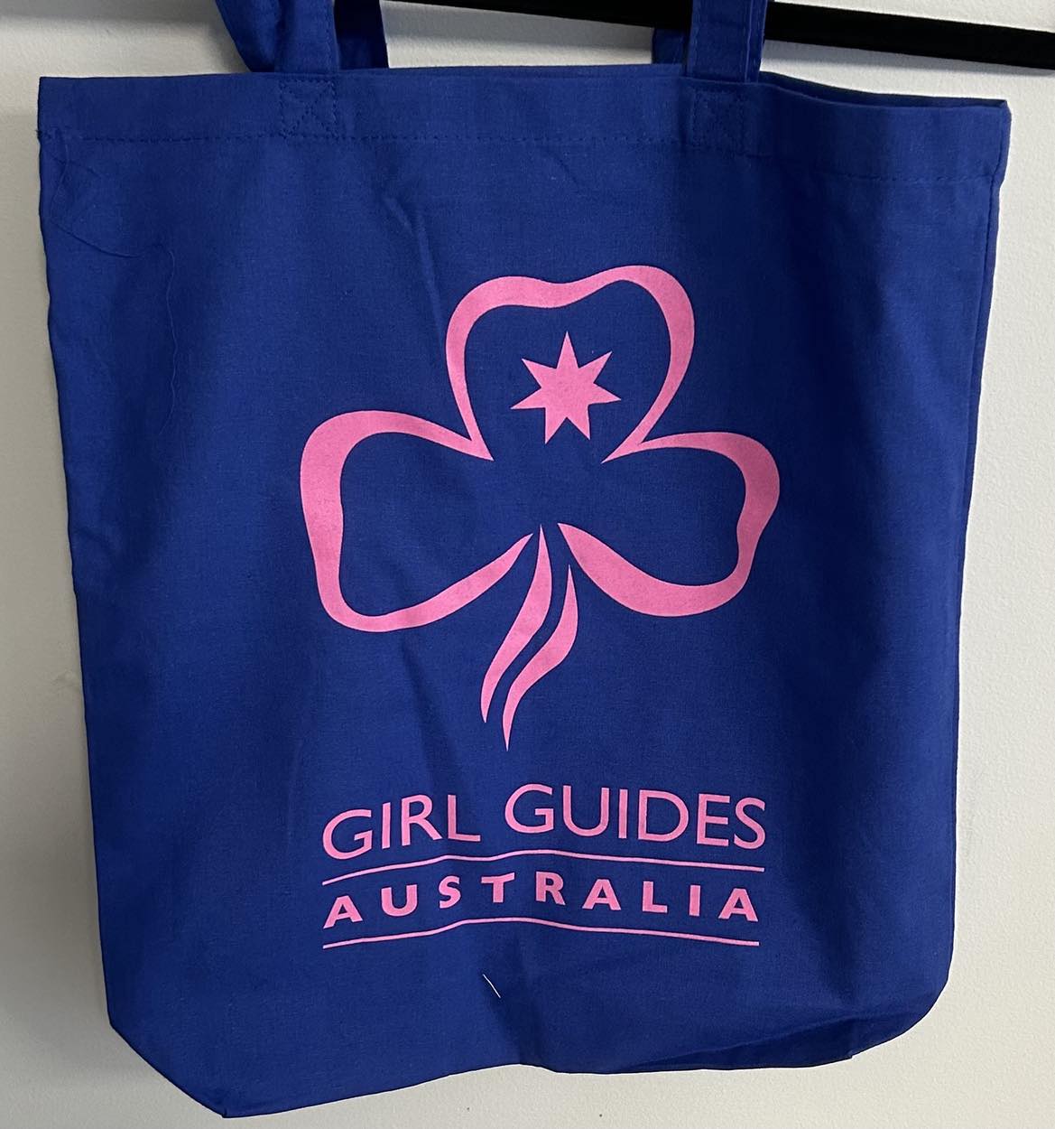 a blue shoulder bag with the trefoil and girl guides Australia written on it